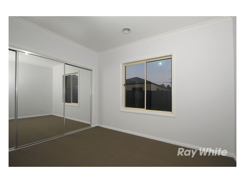 18 Appaloosa Grove, Clyde North VIC 3978