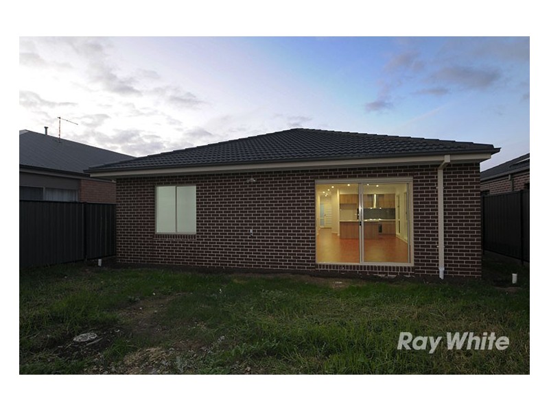 18 Appaloosa Grove, Clyde North VIC 3978