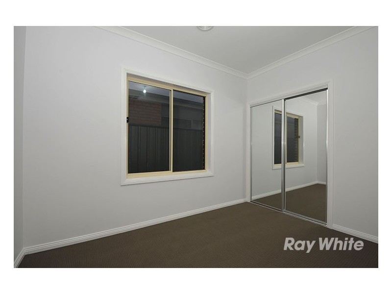 18 Appaloosa Grove, Clyde North VIC 3978