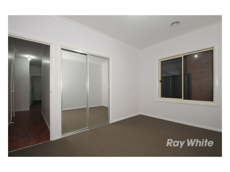 18 Appaloosa Grove, Clyde North VIC 3978