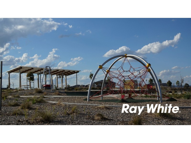 18 Appaloosa Grove, Clyde North VIC 3978