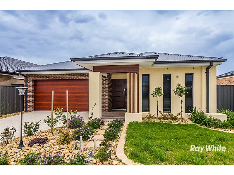 43 Fortuna Crescent, Cranbourne West VIC 3977
