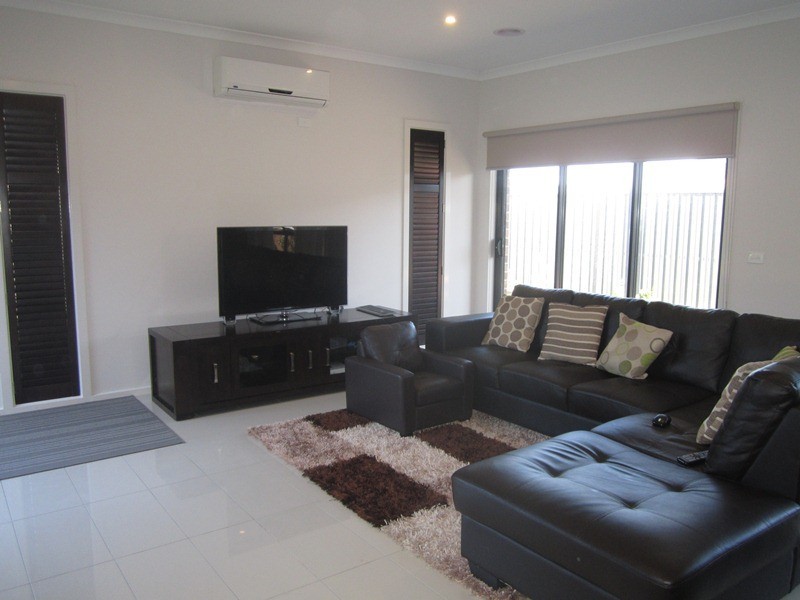 43 Fortuna Crescent, Cranbourne West VIC 3977