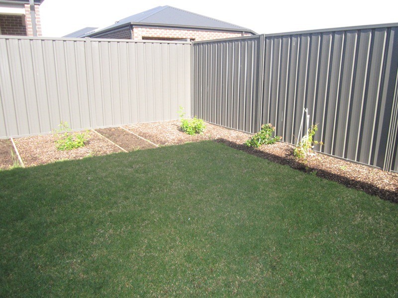 43 Fortuna Crescent, Cranbourne West VIC 3977