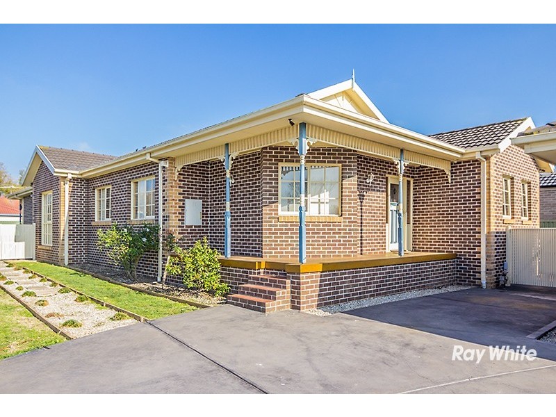 6 Gallop Close, Cranbourne East VIC 3977