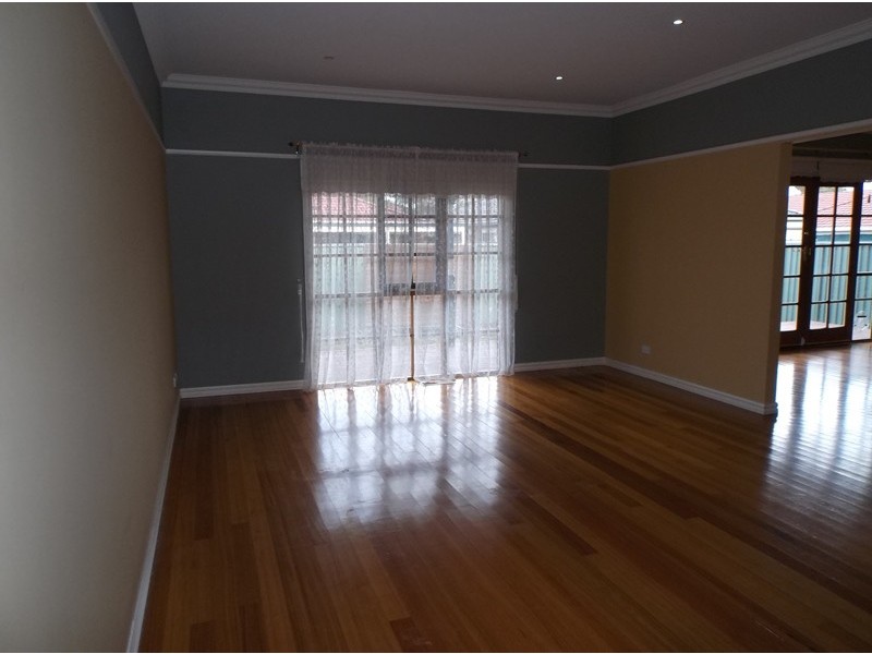 6 Gallop Close, Cranbourne East VIC 3977