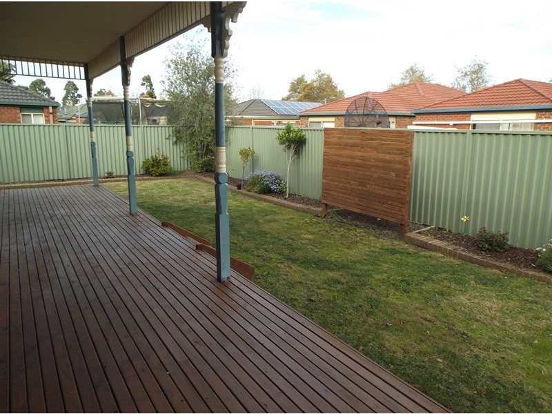 6 Gallop Close, Cranbourne East VIC 3977