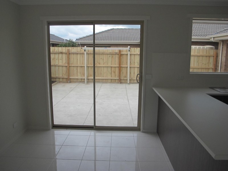 2/9 Burnnett Court, Longwarry VIC 3816