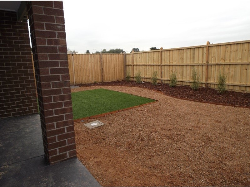 4 Longmeadow Road, Officer VIC 3809