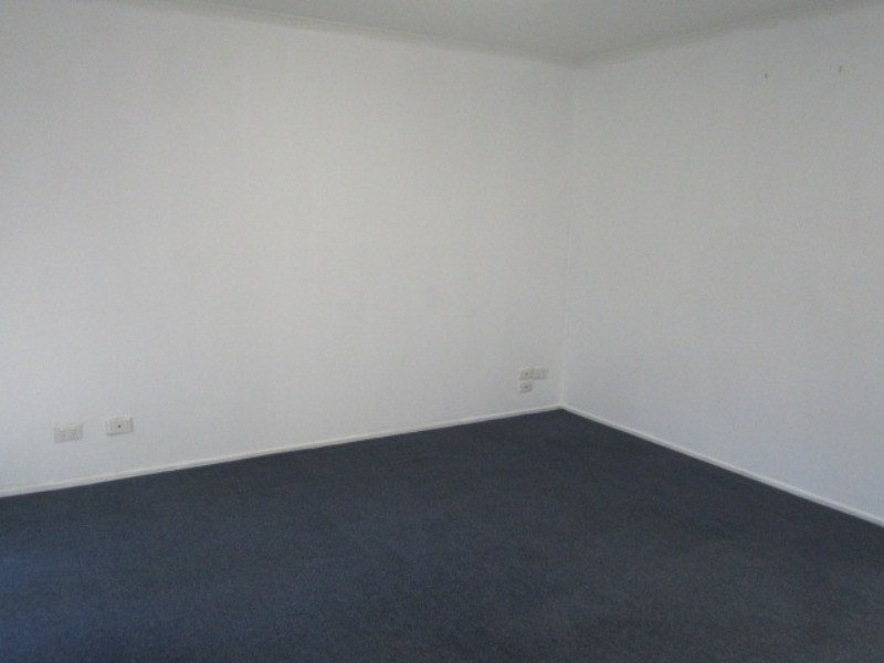 33 Maltravers Crescent, Cranbourne North VIC 3977