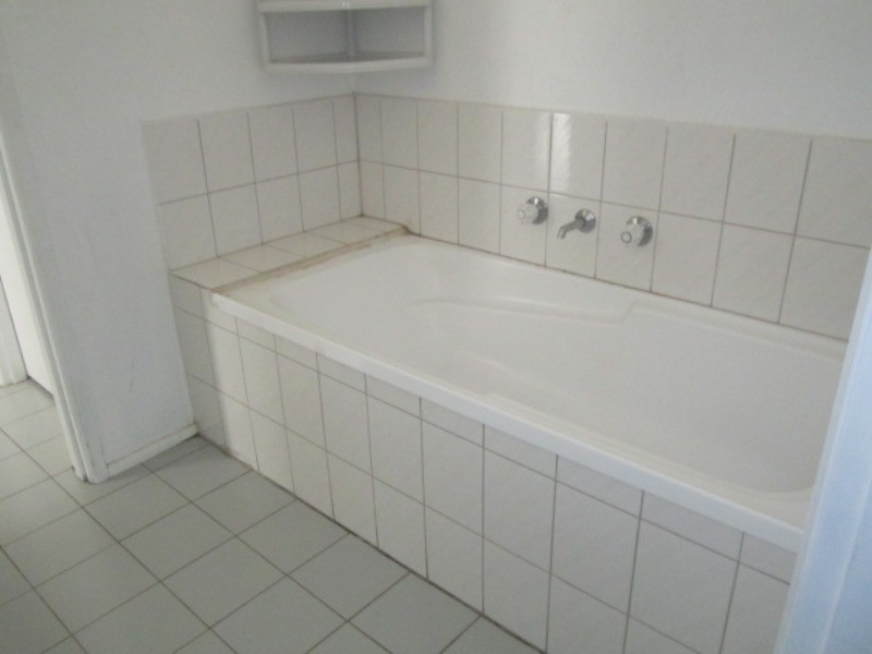 33 Maltravers Crescent, Cranbourne North VIC 3977