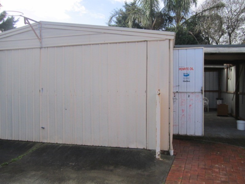 33 Maltravers Crescent, Cranbourne North VIC 3977