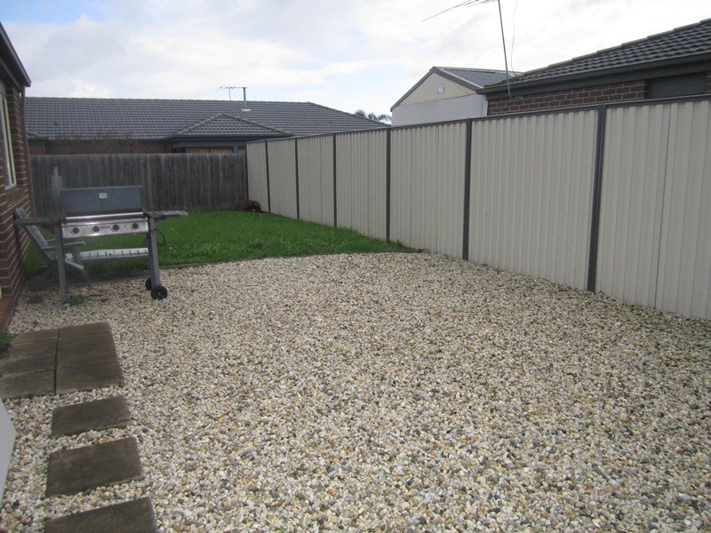 8 Ernest Crescent, Narre Warren South VIC 3805