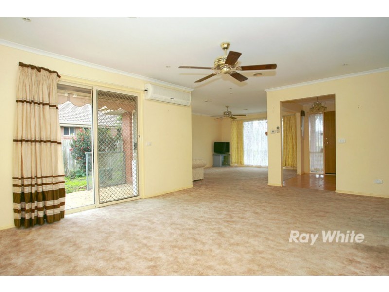 10 Montrose Way, Cranbourne West VIC 3977