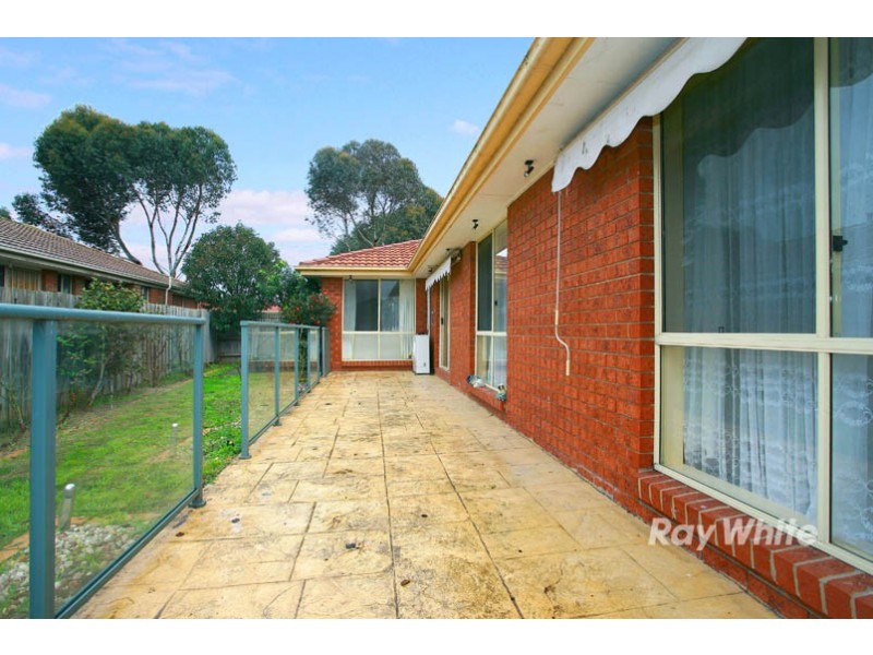 10 Montrose Way, Cranbourne West VIC 3977