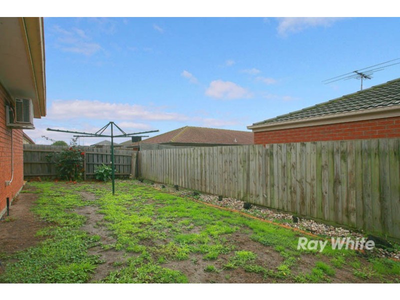 10 Montrose Way, Cranbourne West VIC 3977