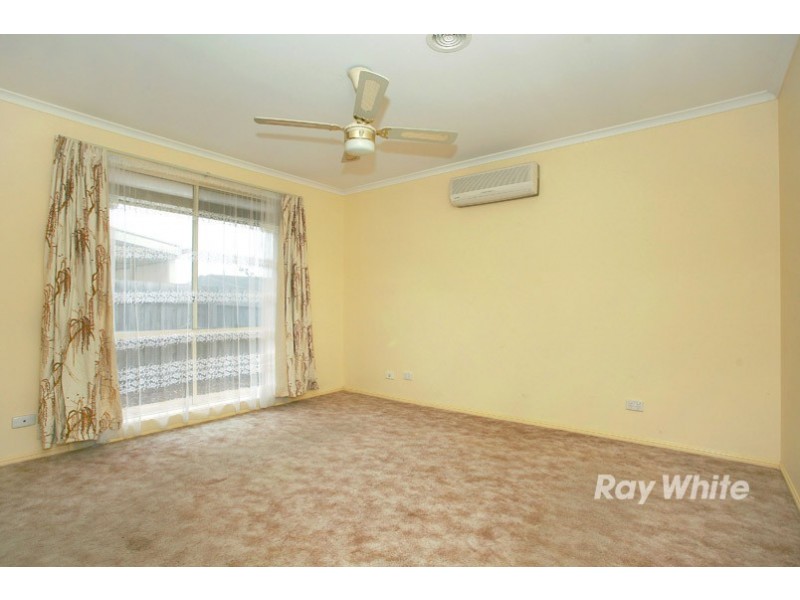 10 Montrose Way, Cranbourne West VIC 3977