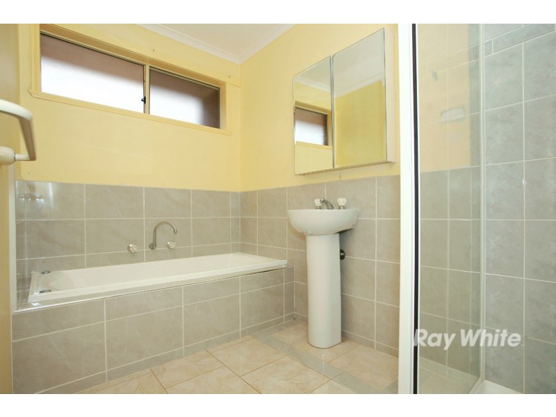 10 Montrose Way, Cranbourne West VIC 3977