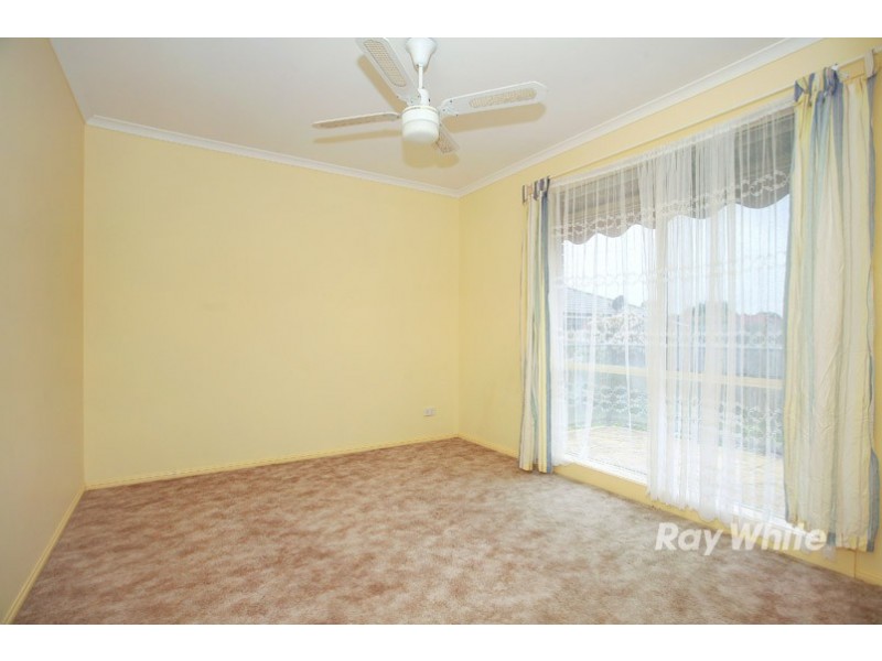 10 Montrose Way, Cranbourne West VIC 3977