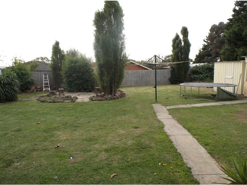 106 Endeavour Drive, Cranbourne North VIC 3977