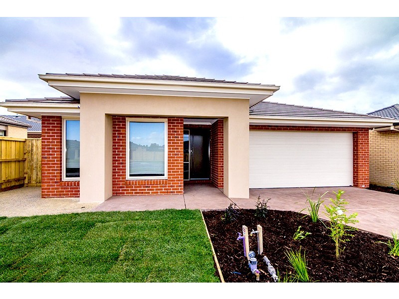 33 Lineham Drive, Cranbourne East VIC 3977