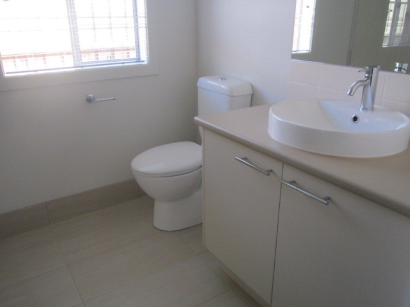 33 Lineham Drive, Cranbourne East VIC 3977