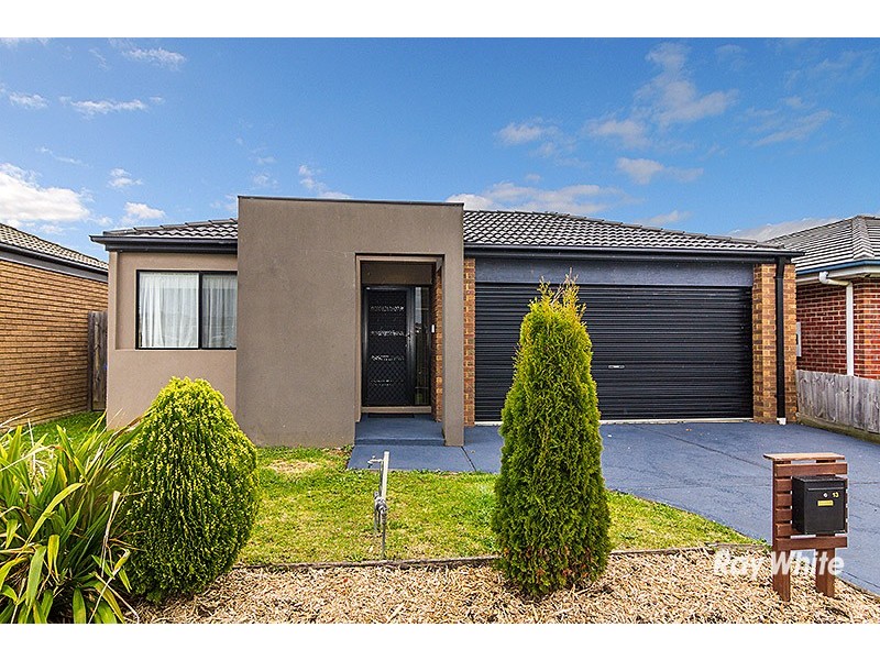 13 Pharaoh Drive, Cranbourne North VIC 3977