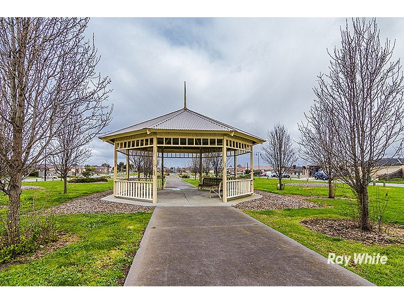 13 Pharaoh Drive, Cranbourne North VIC 3977