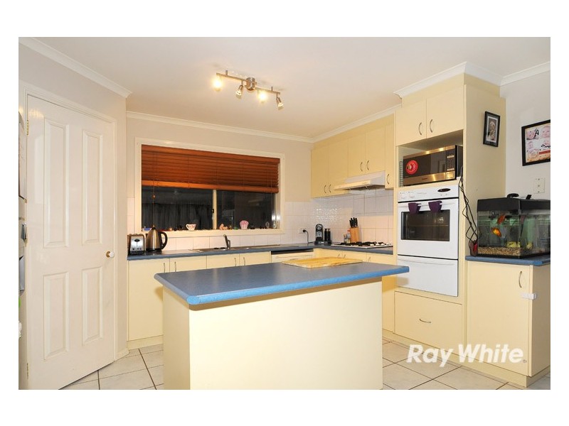 2 Nyarrin Place, Cranbourne West VIC 3977