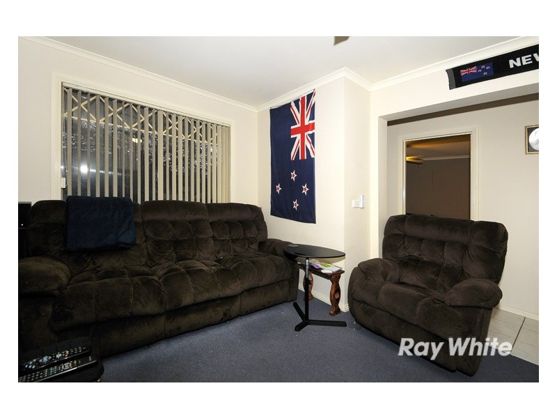 2 Nyarrin Place, Cranbourne West VIC 3977