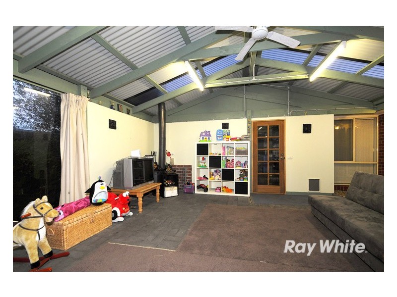 2 Nyarrin Place, Cranbourne West VIC 3977