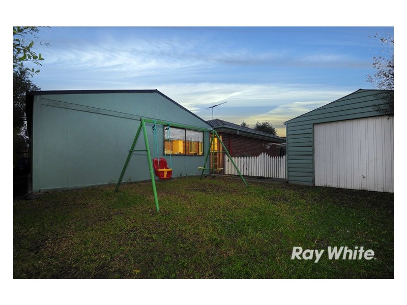 2 Nyarrin Place, Cranbourne West VIC 3977