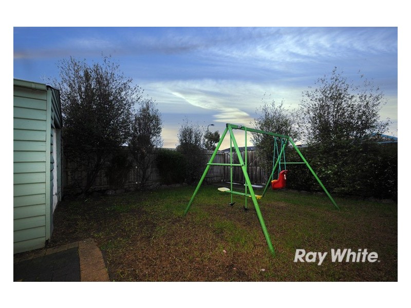 2 Nyarrin Place, Cranbourne West VIC 3977