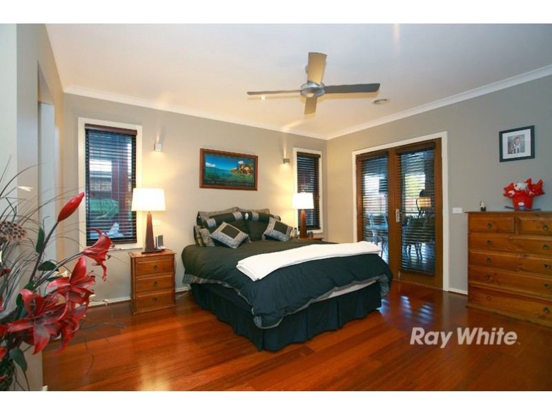 5 Phoenix Avenue, Cranbourne North VIC 3977