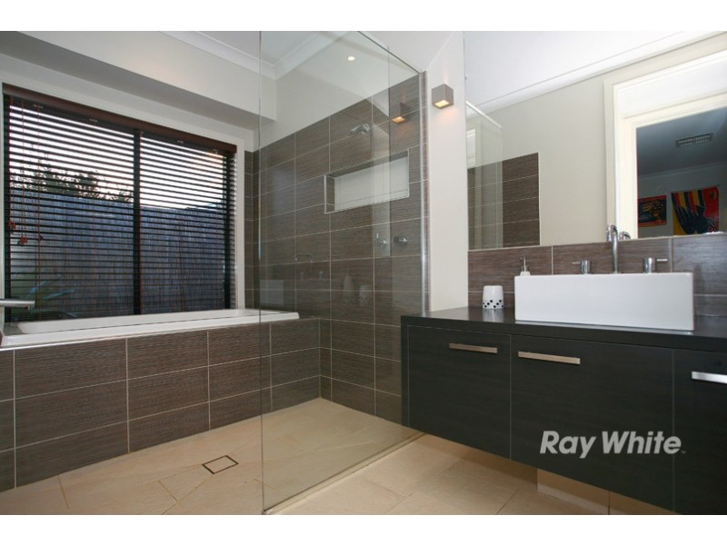 5 Phoenix Avenue, Cranbourne North VIC 3977