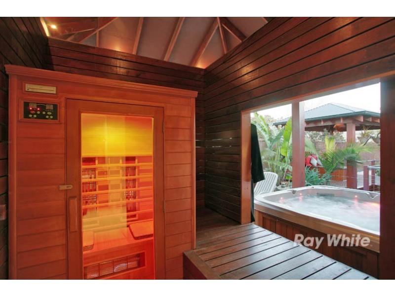 5 Phoenix Avenue, Cranbourne North VIC 3977