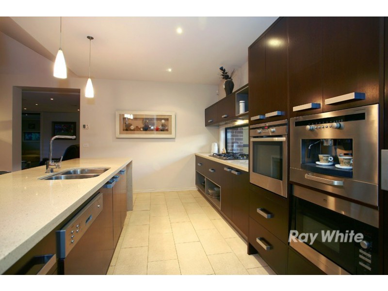 5 Phoenix Avenue, Cranbourne North VIC 3977