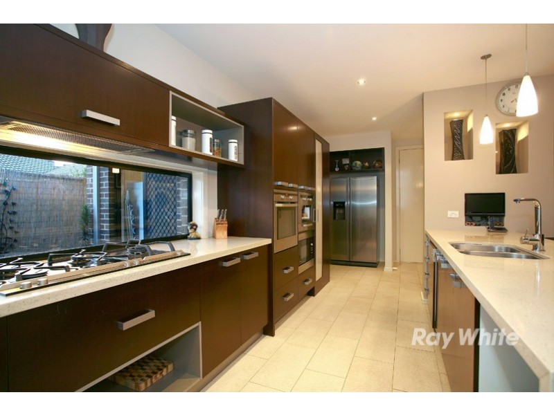 5 Phoenix Avenue, Cranbourne North VIC 3977