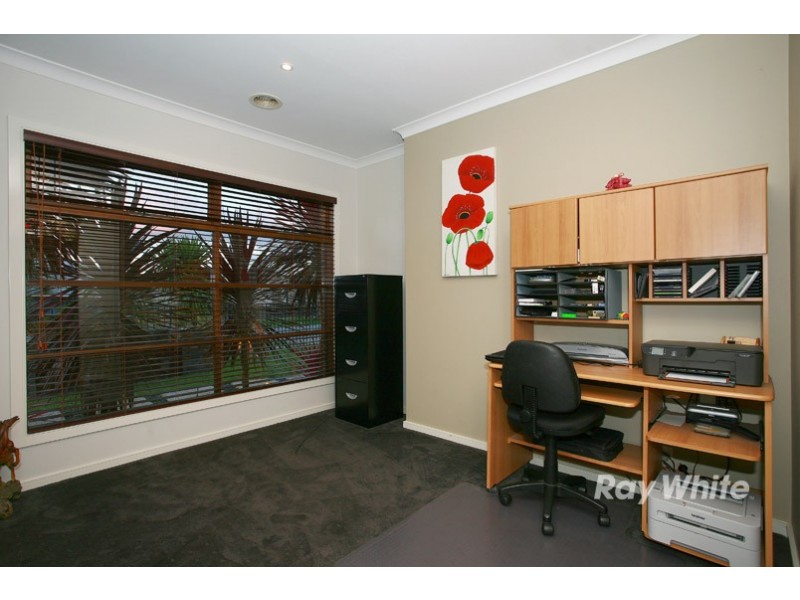 5 Phoenix Avenue, Cranbourne North VIC 3977