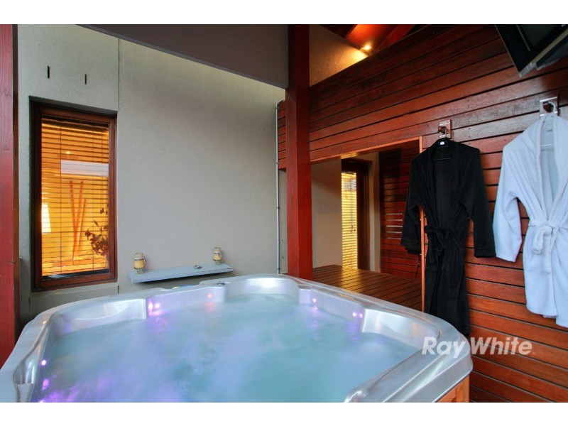 5 Phoenix Avenue, Cranbourne North VIC 3977