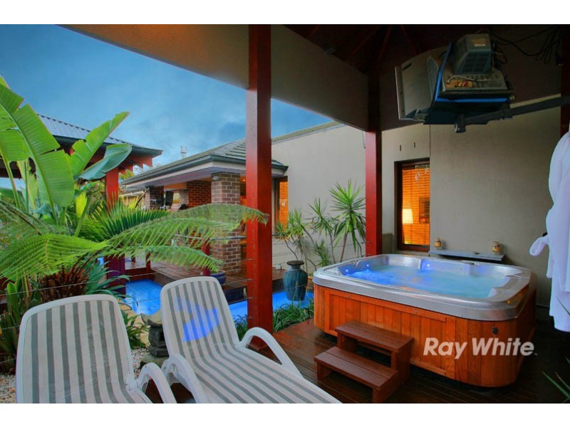 5 Phoenix Avenue, Cranbourne North VIC 3977