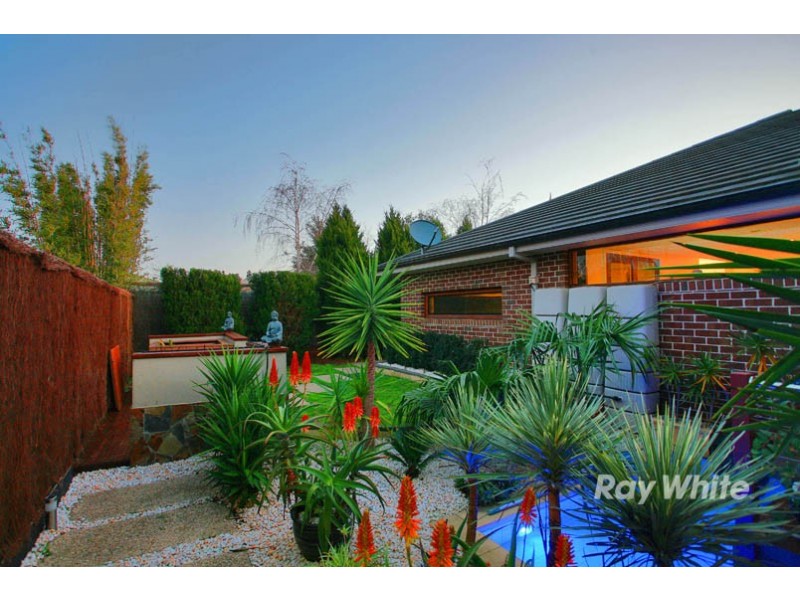 5 Phoenix Avenue, Cranbourne North VIC 3977