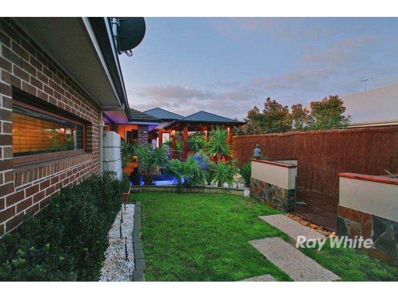 5 Phoenix Avenue, Cranbourne North VIC 3977