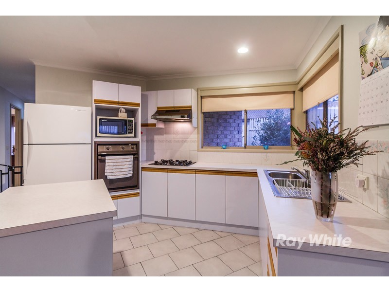 16 Manisa Place, Cranbourne West VIC 3977