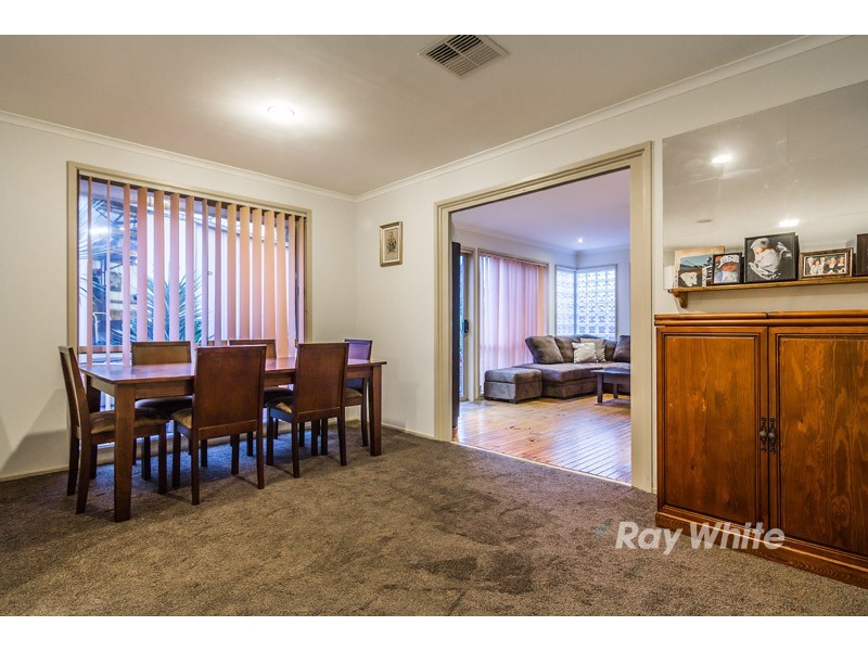 16 Manisa Place, Cranbourne West VIC 3977