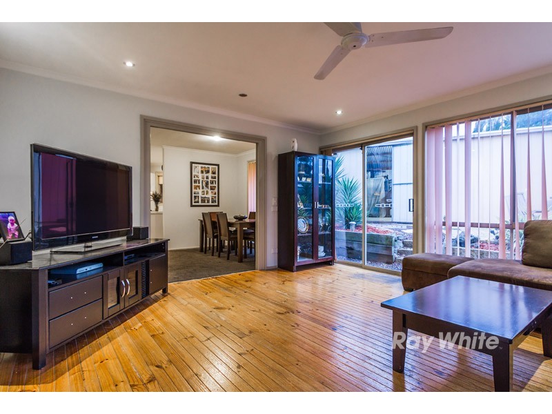 16 Manisa Place, Cranbourne West VIC 3977