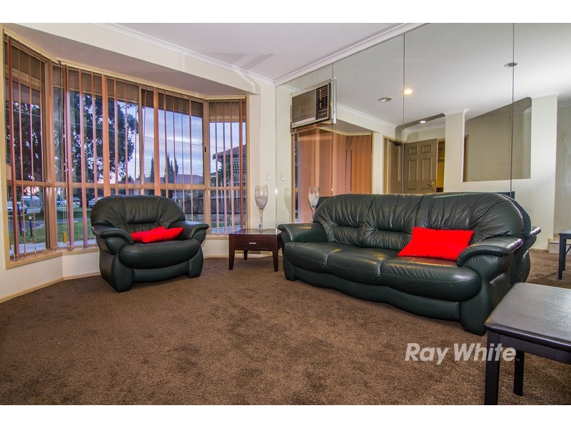 16 Manisa Place, Cranbourne West VIC 3977