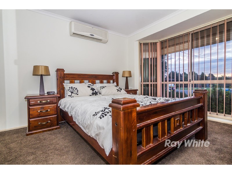 16 Manisa Place, Cranbourne West VIC 3977