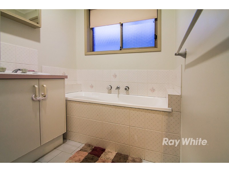 16 Manisa Place, Cranbourne West VIC 3977