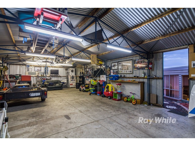 16 Manisa Place, Cranbourne West VIC 3977